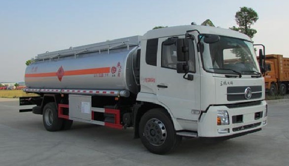 東風(fēng)天錦油罐車(chē)圖片