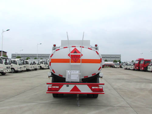 8.7方柴油介質東風大多利卡加油車價格