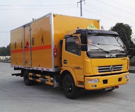 東風(fēng)多利卡5.15米易燃?xì)怏w廂式運(yùn)輸車