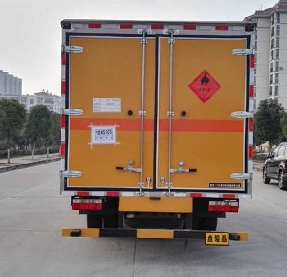東風(fēng)多利卡5.15米易燃?xì)怏w廂式運(yùn)輸車
