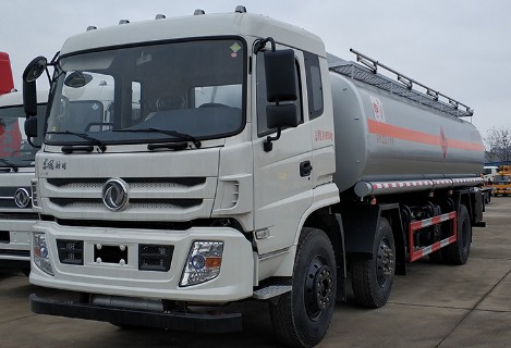 東風特商小三軸油罐車配置參數(shù)價格
