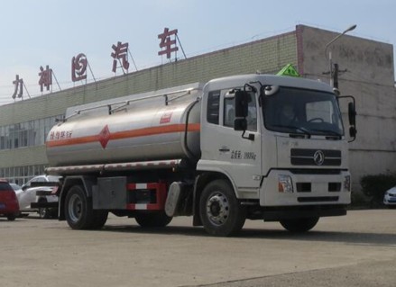 國(guó)六東風(fēng)天錦鋁合金油罐車(chē)圖片 國(guó)六東風(fēng)天錦鋁合金油罐車(chē)圖片