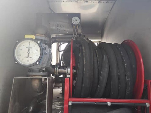 慶鈴五十鈴飛機加油車圖片