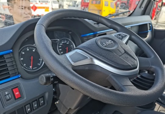 國六江淮駿鈴V5黃牌易燃?xì)怏w廂式運(yùn)輸車