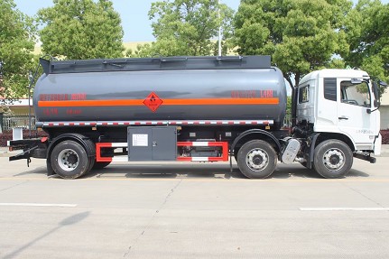 國(guó)六東風(fēng)天錦小三軸甲醇乙醇罐式運(yùn)輸車(chē)圖片 國(guó)六東風(fēng)天錦小三軸甲醇乙醇罐式運(yùn)輸車(chē)圖片