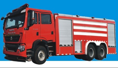重汽豪沃后八輪雙排泡沫消防車(chē)
