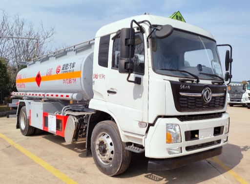 國(guó)六東風(fēng)天錦12.65方油罐車(chē)_CSC5180GJYD6A型加油車(chē) 國(guó)六東風(fēng)天錦12.65方油罐車(chē)_CSC5180GJYD6A型加油車(chē)